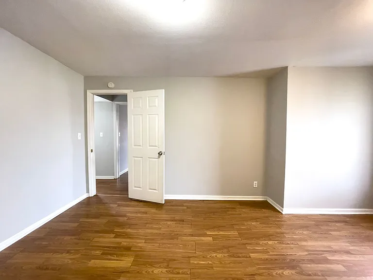 118 N Martin St — Photo 23