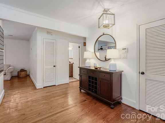 4th image of 215 Scofield Rd