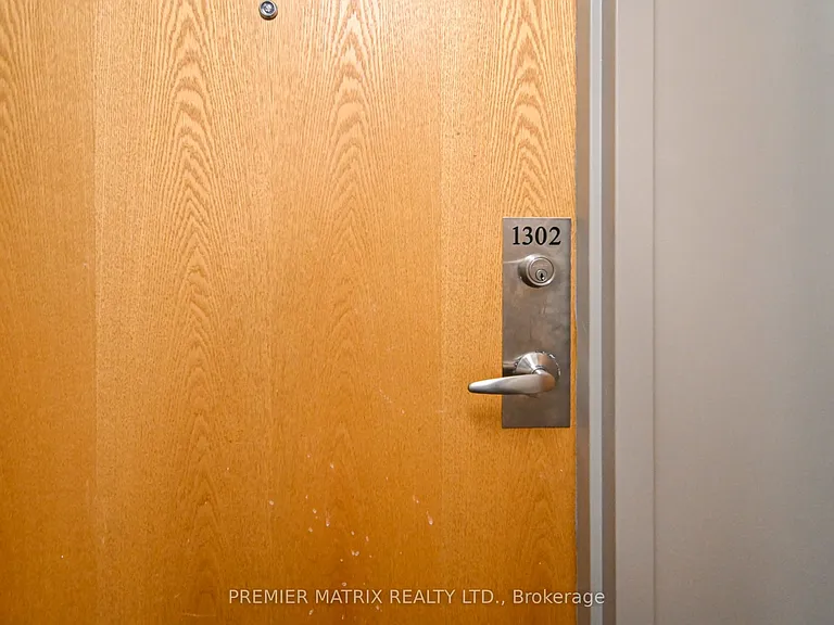 20 Joe Shuster Way #1302 — Photo 5