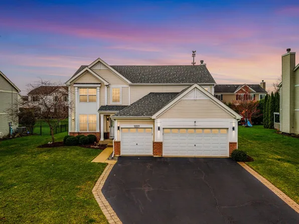 12221 Sinnett St, Huntley, IL 60142