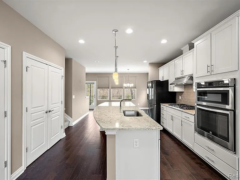 2877 Hartwick Dr — Photo 18