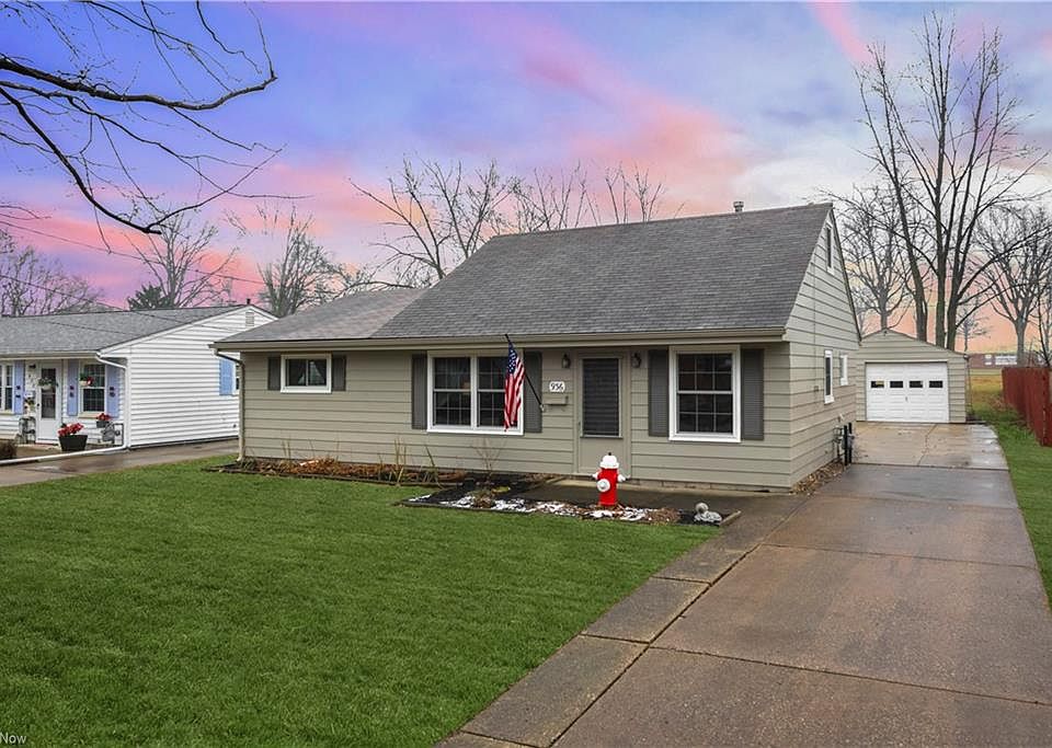 1st image of 936 Oakwood Dr