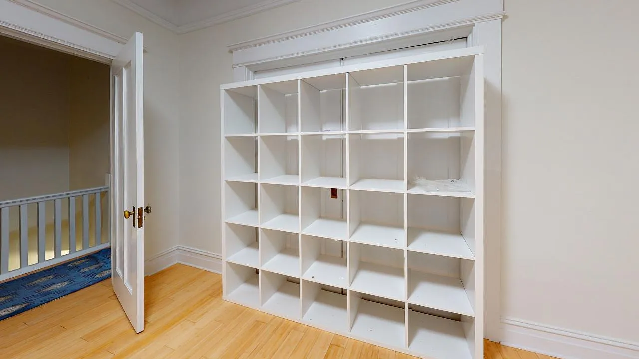 1 bed, 1.5 bath, 1300 sqft, $1,300 — Photo 2