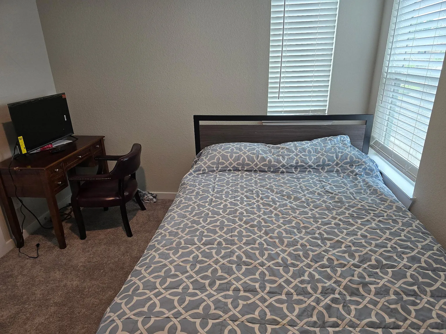 2 bed, 1.0 bath, 100 sqft, $1,044 — Photo 1