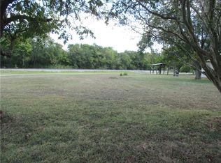 213 E 8th St, Elgin, TX 78621