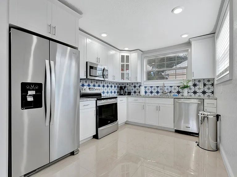 302 W Sligh Ave — Photo 4