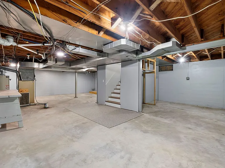 707 W Main St — Photo 18