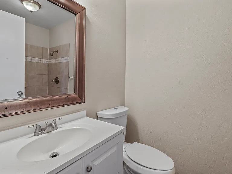 7012 Lincolnshire Ln — Photo 13