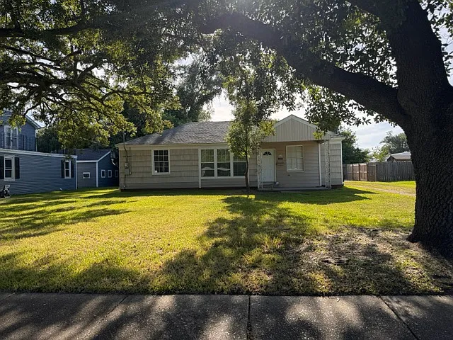 3 bed, 1260 sqft, $1,600 — Photo 1