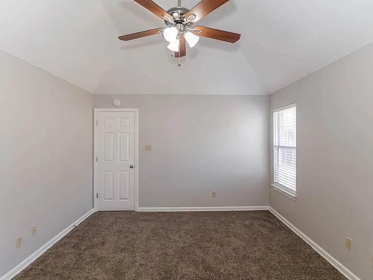 1262 Breezy Valley Dr — Photo 9