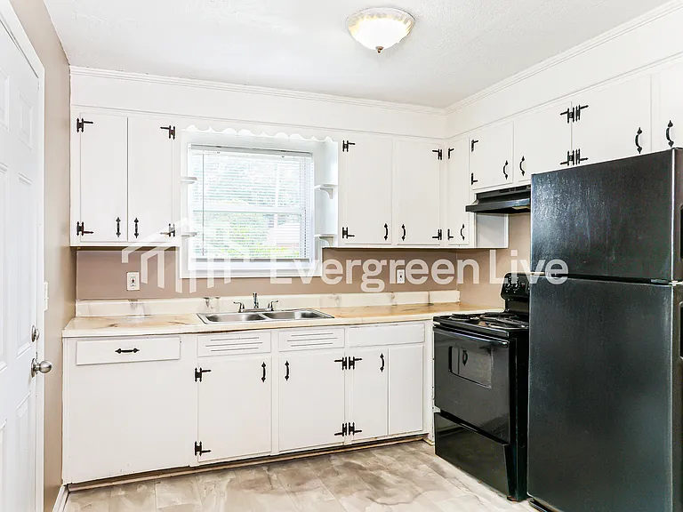 2013 Garr Dr — Photo 5