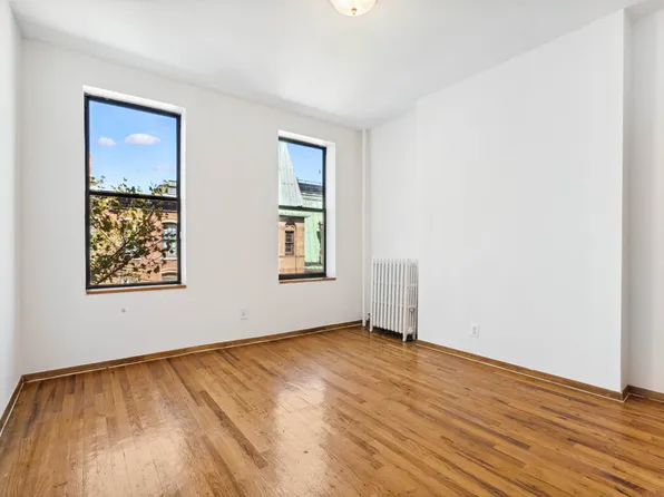 208 East 83rd Street 5E image 2 of 7