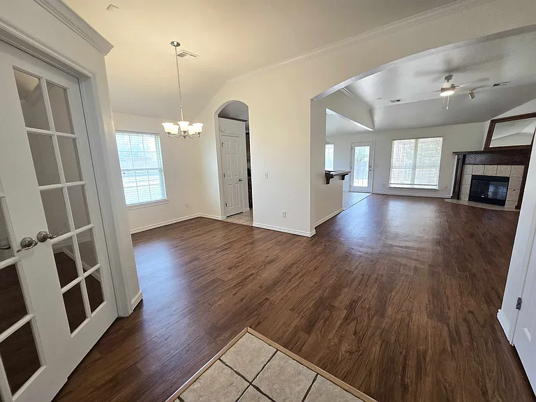 16001 Korie Dr — Photo 2