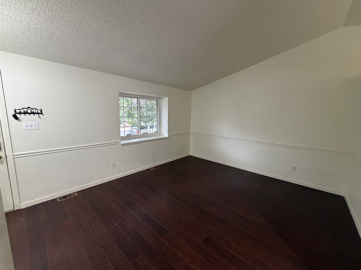 3 bed, $2,300 — Photo 3