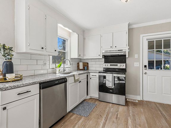 5th image of 104 Elkwood St