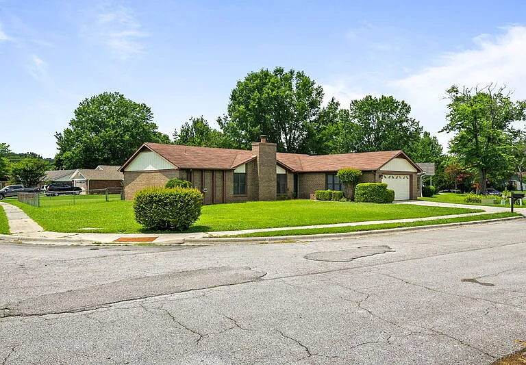 1028 Kinsey Dr SE — Photo 2