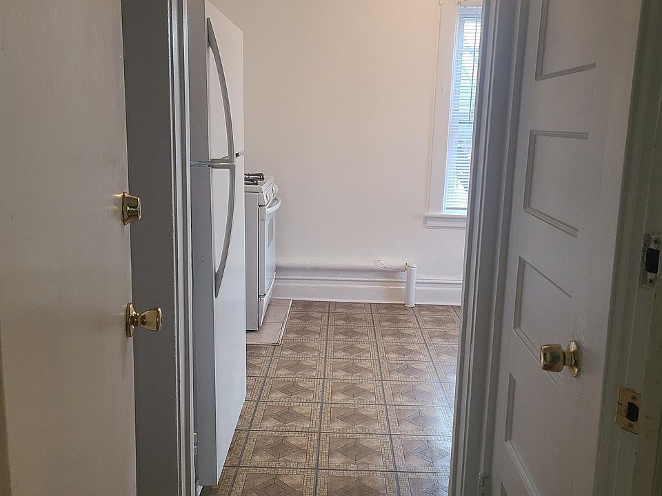 1st image of 87 Bank St #2