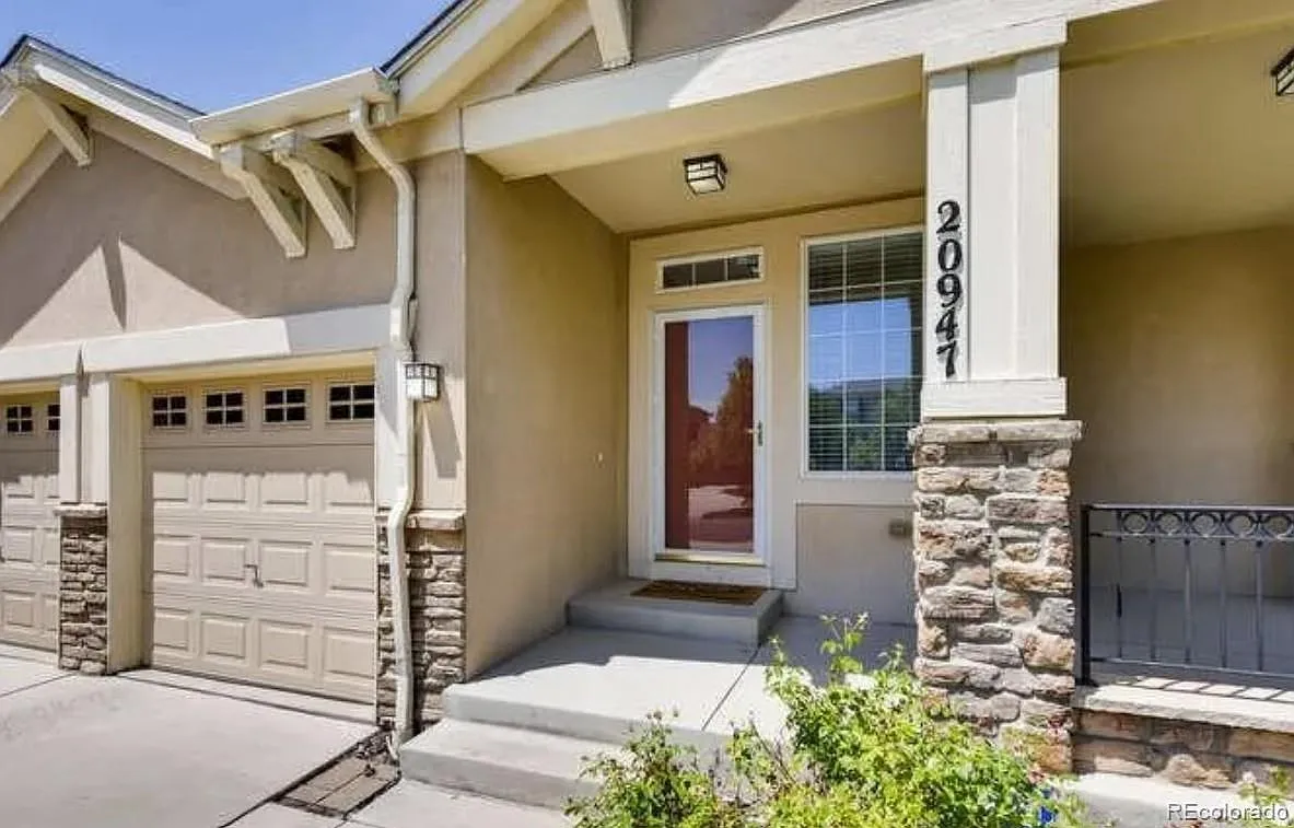 5 bed, 3.0 bath, 3074 sqft, $3,100 — Photo 1
