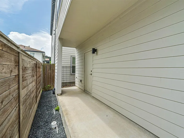 2408 Emancipation Ave #A — Photo 16