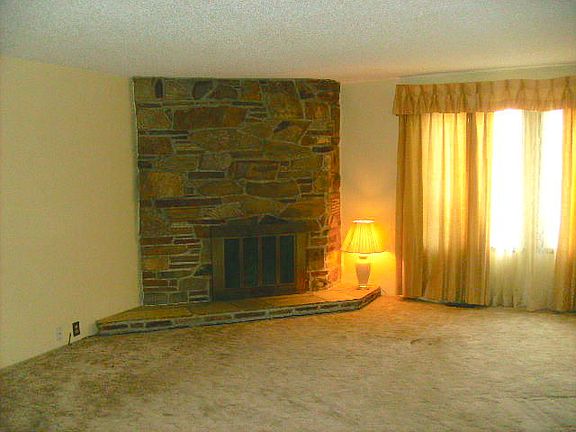 3rd image of 8542 Hillcrest Dr NE