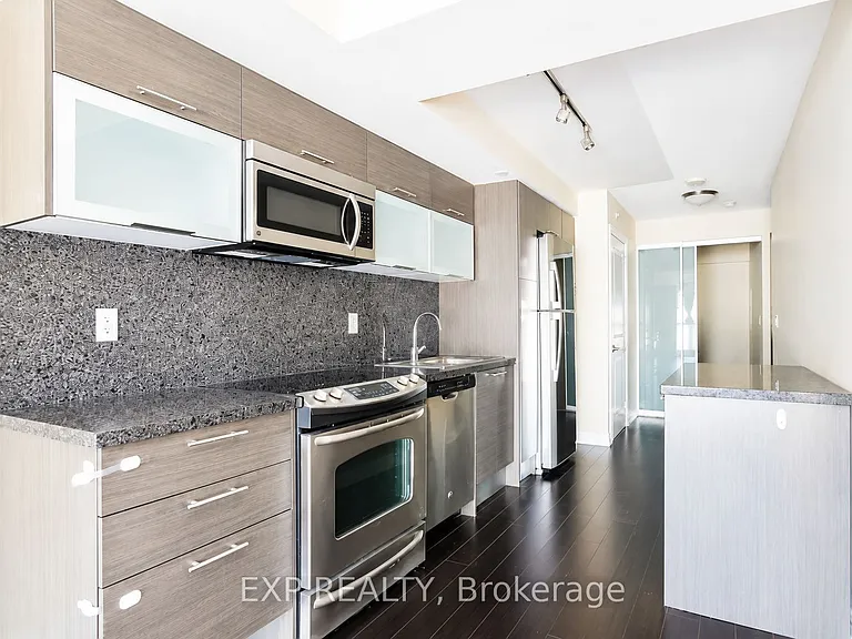 386 Yonge St #1516 — Photo 4