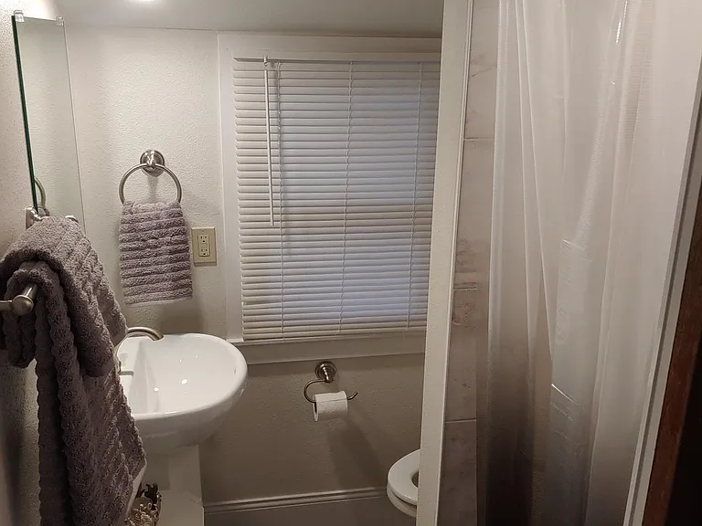 1146 Howard St — Photo 17