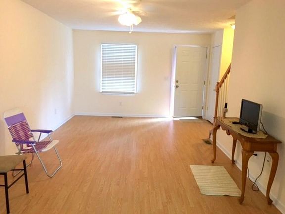 2nd image of 271 Beaverview Dr Unit 271