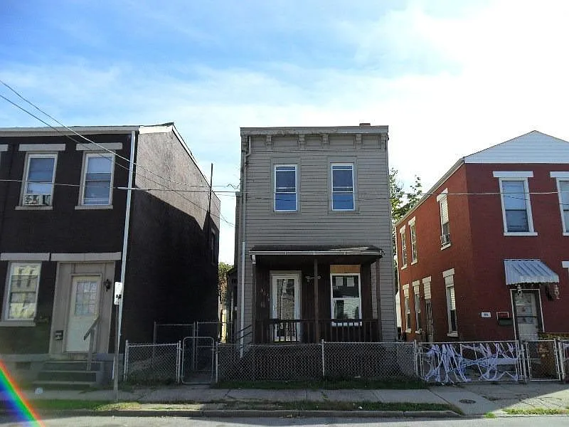 304 Elm St photo 1