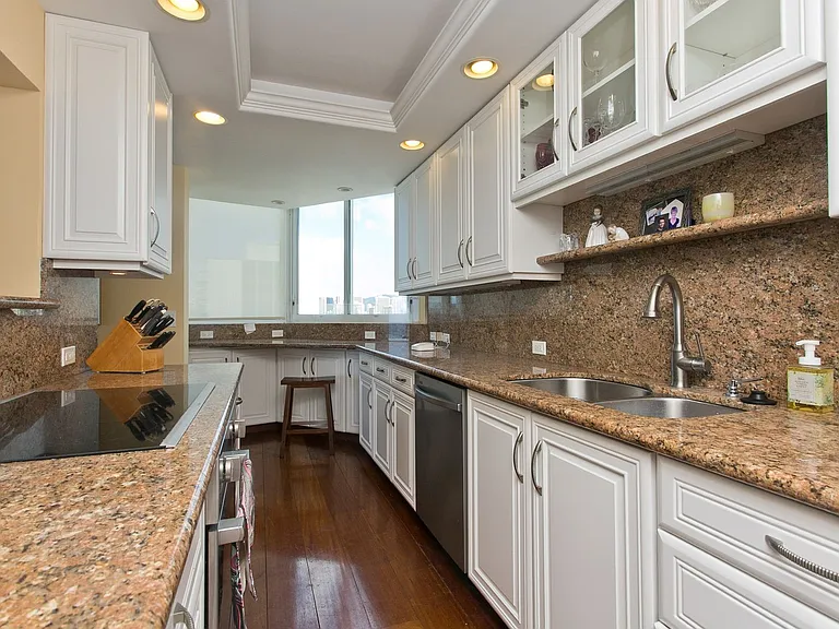 3065 Kalakaua Ave #8 — Photo 8
