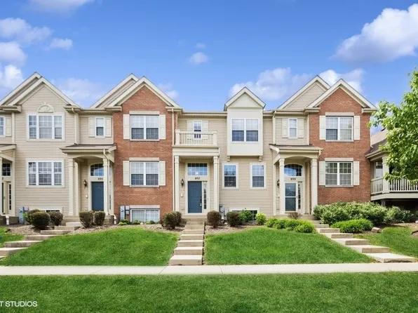 897 Clover Ln, Hampshire, IL 60140