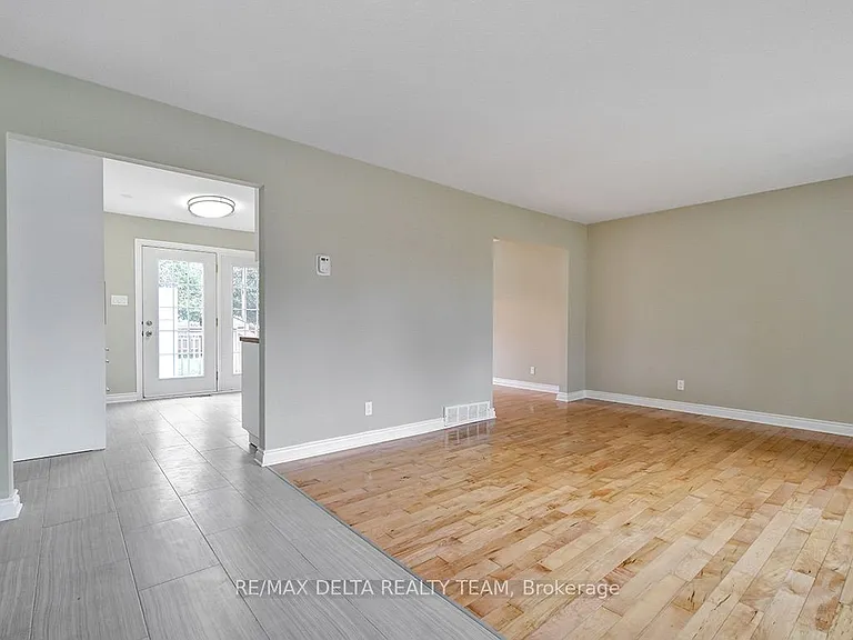 397 Phoenix Cres — Photo 6