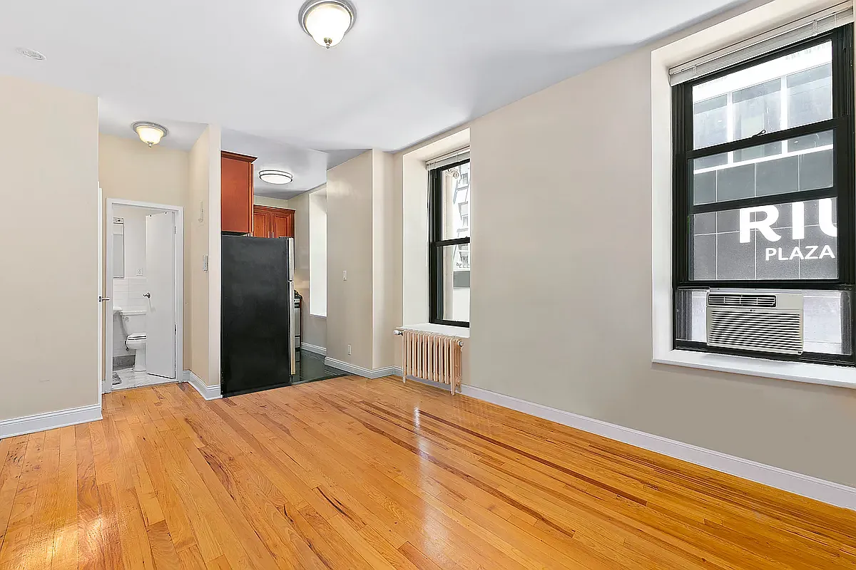 150 West 47th Street — Photo 2