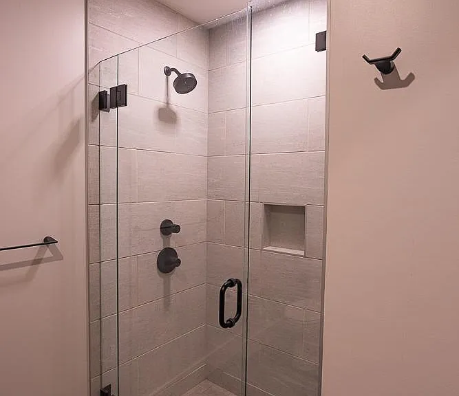 Roomy shower
