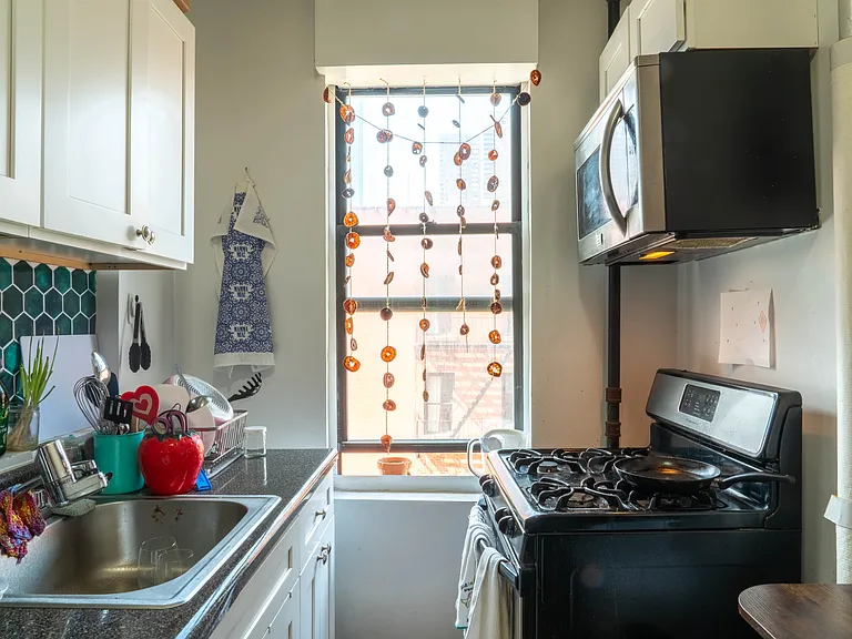 401 W 47th St #11 — Photo 20