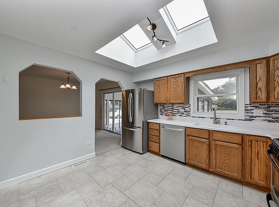 3rd image of 0N461 Sunset Ave