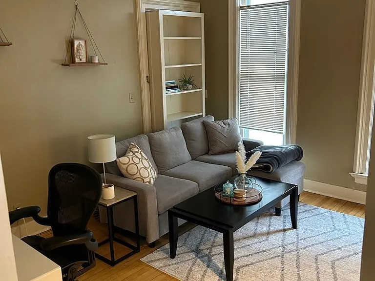 219 College Ave NE — Photo 3