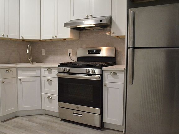 4th image of 258 12th St APT 1R