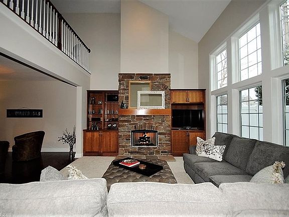3rd image of 123 Bell Tower Ct