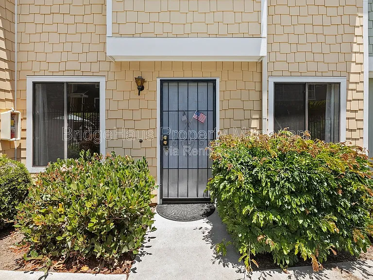 7831 Rancho Fanita Dr #D — Photo 2