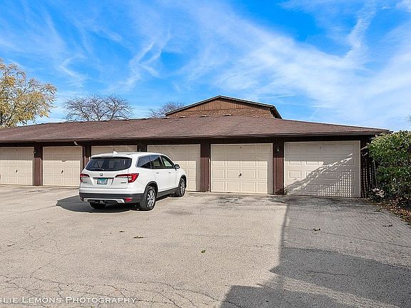 4th image of 61 Pier Dr