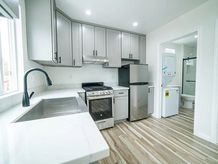 9580 Lev Ave — Photo 3