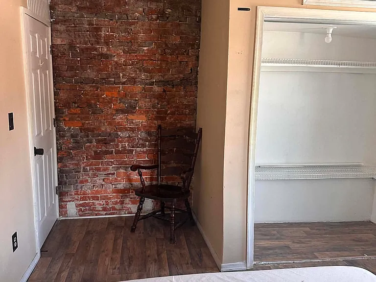 246 N Franklin St — Photo 5