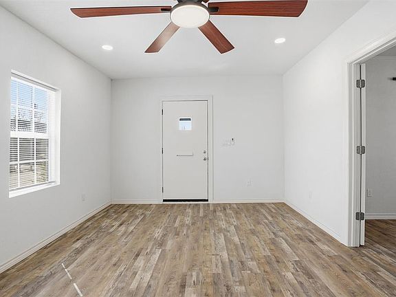 5th image of 801 W 1st St