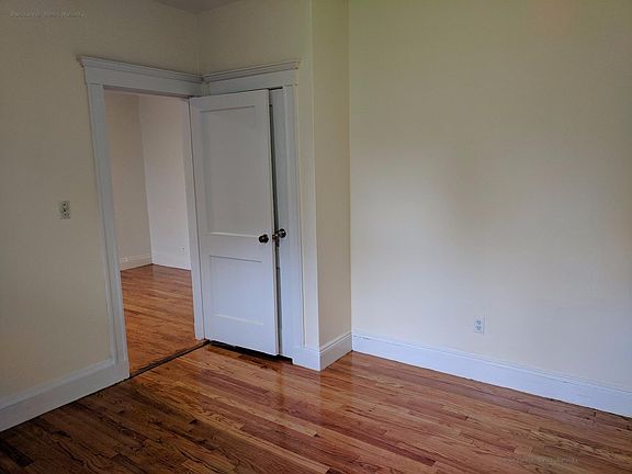 4th image of 35 Orkney Rd APT 2