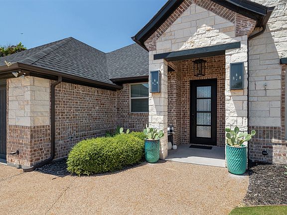 3rd image of 1019 Anna Cir