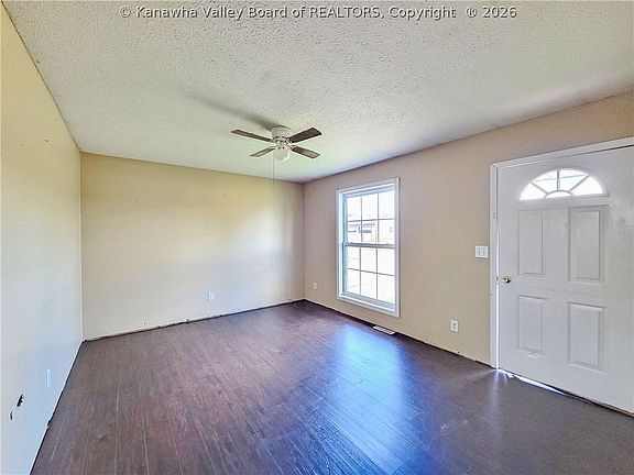 3rd image of 116 Burgess Dr