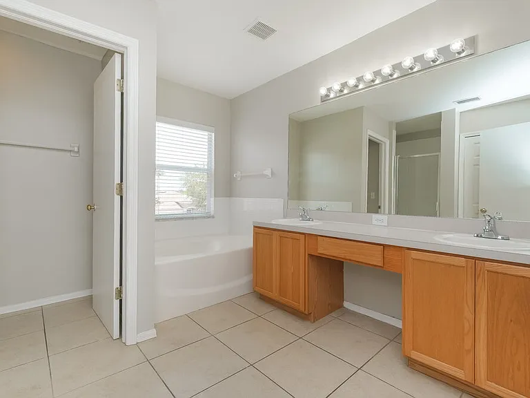 13516 Prestwick Dr — Photo 11