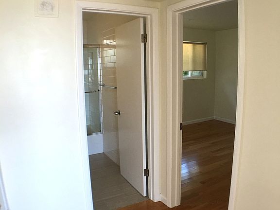3rd image of 549 Corbett Ave APT 1