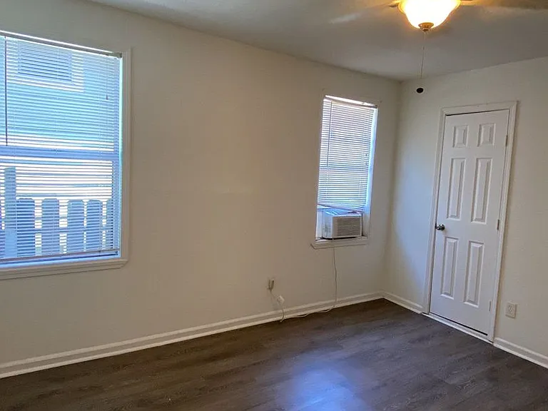 5523 Avenue O 1/2 — Photo 3