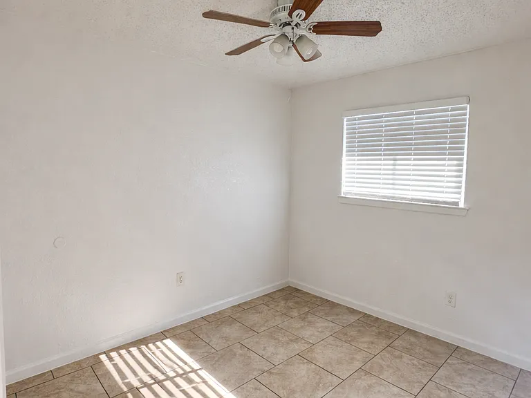 Sun Valley Apartments — Photo 48
